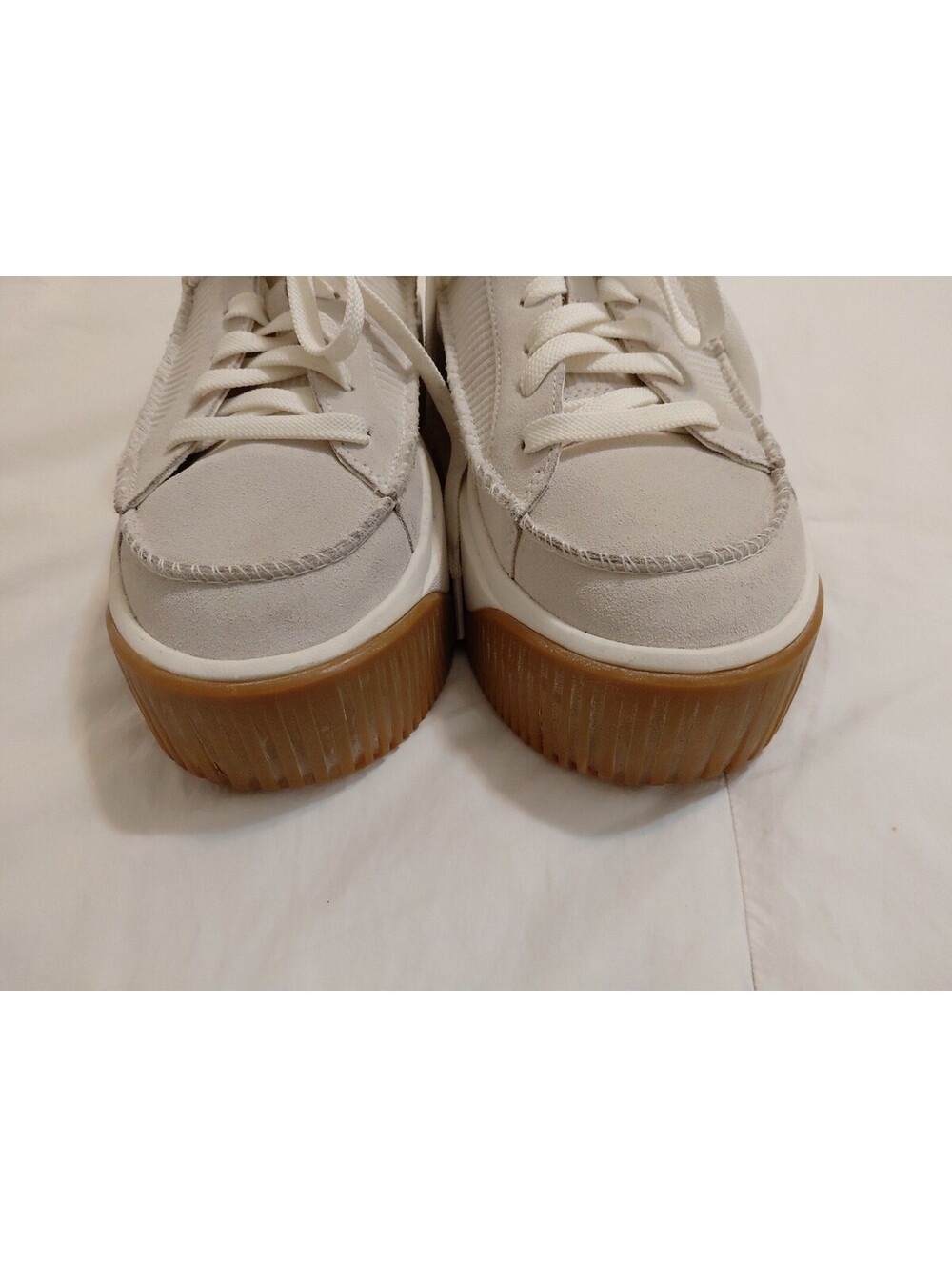 UGG size 8 8.5 Platform Sneakers  Off White (Run Big Fits 8.5 Exactly) EUC - Picture 2 of 8